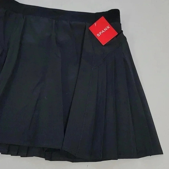 New Spanx get moving skort pleated black skirt - Picture 3 of 10